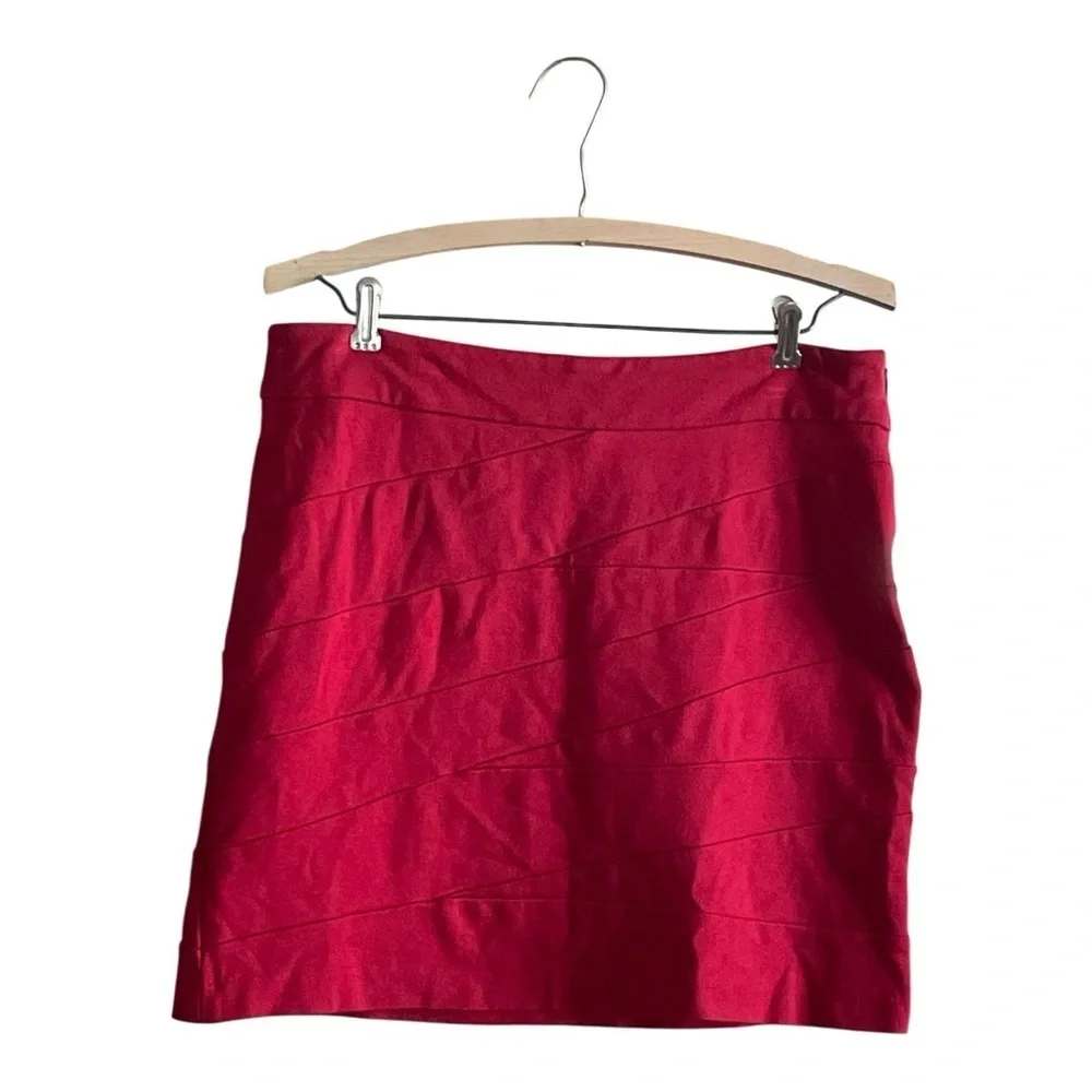 Vivienne Tam Red Textured Mini Skirt Size 8